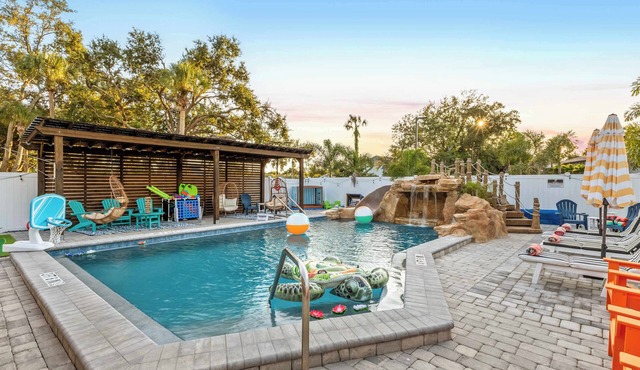 Min to IMG - Heated Pool - Putt Putt - Sleeps 6
