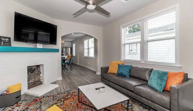 Modern 2Bd/2Ba Getaway in Historic Olde Town