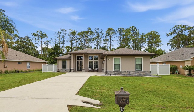 Modern 3BR Retreat opt Heated Pool & Large Game Room