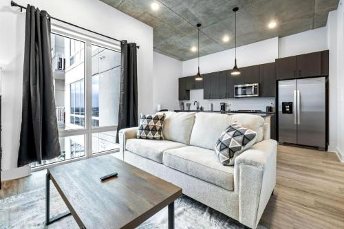 Modern Channelside 1BD Apartment | Close to DT!