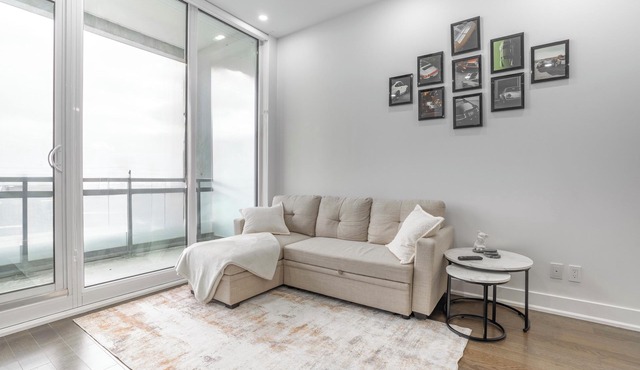 Modern Downtown Unionville Stay