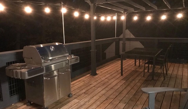 Modern/rustic chalet steps from the Bruce Trail and amazing road riding.