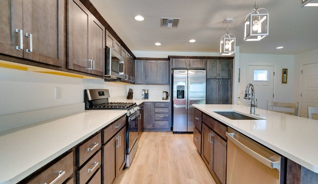Modern The Villages Home w/ Screened Porch!