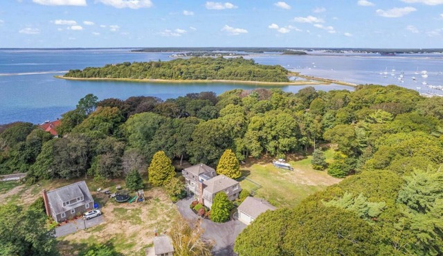 Monument Beach Cape Cod 4Bd Central AC Retreat in Bourne