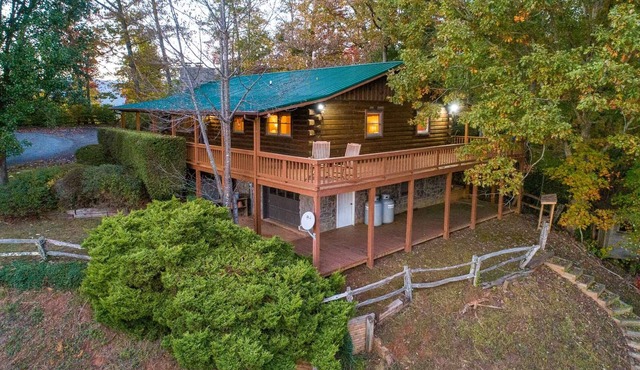 Mountain Ridge- Peaceful Cabin Close to WCU & River Access w/Great Views!