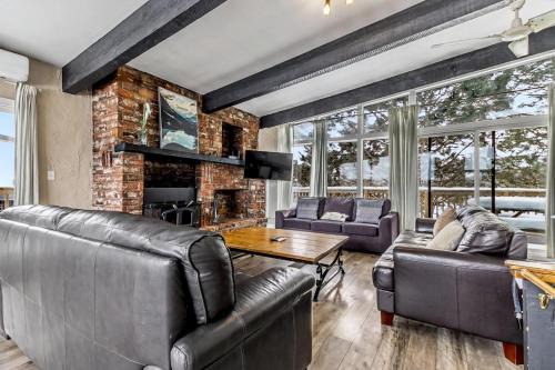 Mountain View-Backyard-Air-Conditioning-BBQ-15mins walk Blue Mountain Village