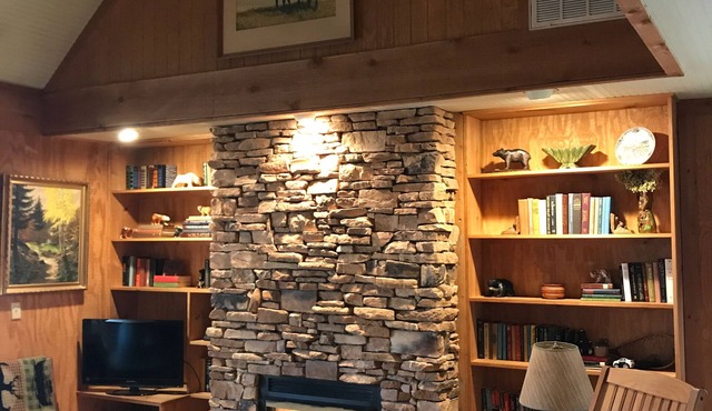 Mtn. Getaway-with HOT TUB!