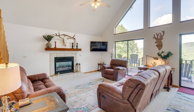 Murphy Cabin w/Deck & Sweeping Mountain Views!