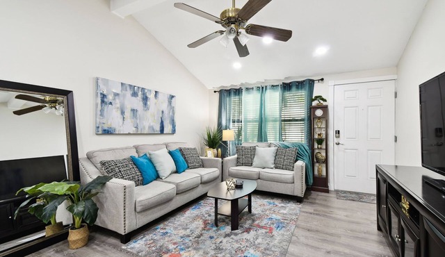 Near Airport, Hospital, Beach - The Perfect Experience in sunny Tampa