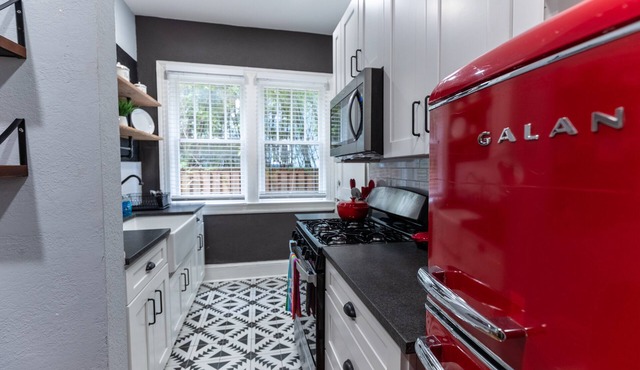 *Near Hospitals and restaurants w/Laundry service