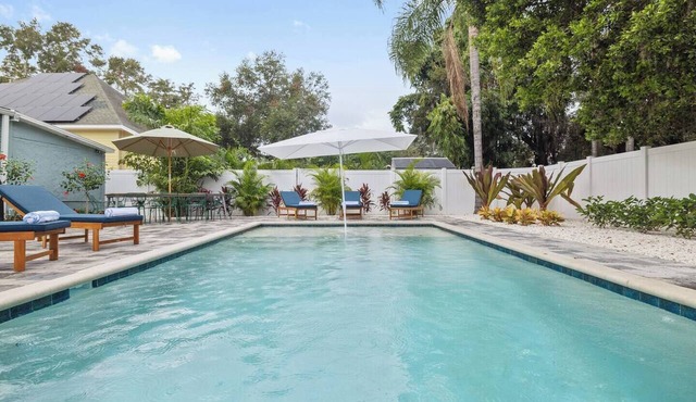 [NEW] 6BR Pool Villa | Sleeps 16 | Near Downtown