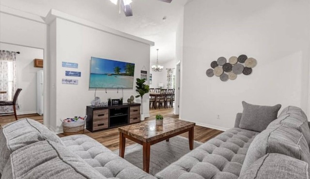 NEW Fantastic Cozy 4Br Pool Home