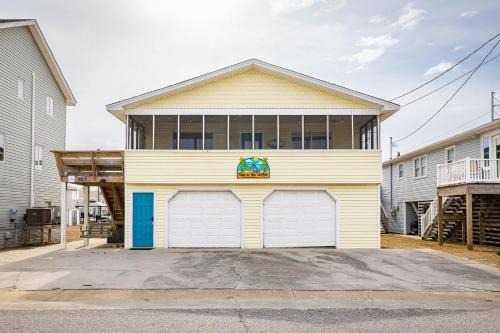 New Listing Walk to Beach Hot Tub & Games