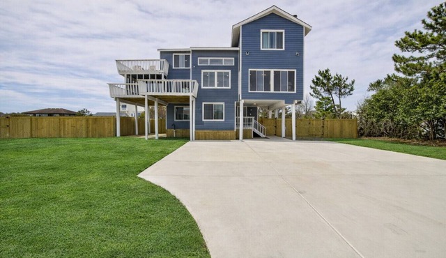 New! Luxe Sandbridge Beach, Pool, Hot Tub