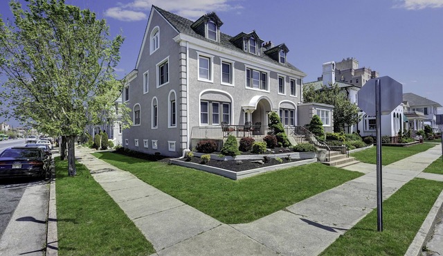 New Luxury OCEAN VIEWS! Mansion! Private HEATED saltwater Pool, HOT TUB/jacuzzi