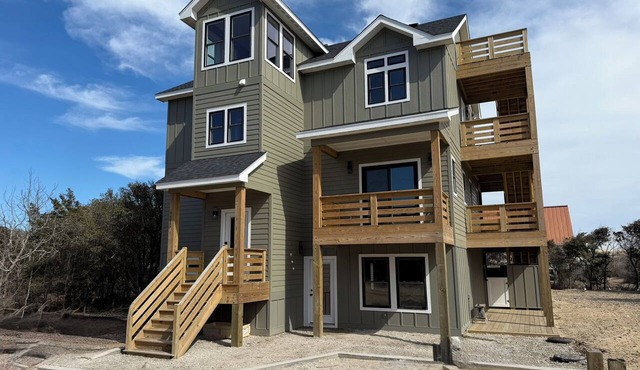 New Luxury Spacious 6-bedroom home in peaceful Corolla with Pool and Hot Tub