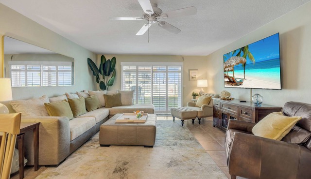 NEW Pet friendly 2/2 townhouse, Beachfront property with a seasonally heated pool