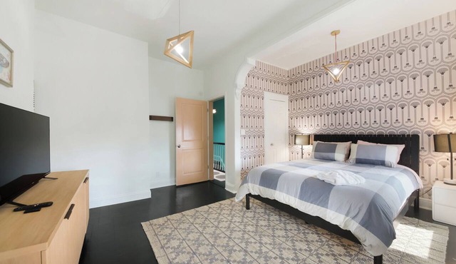 Newly Renovated Spacious 3BR Family & Pet Friendly Retreat
