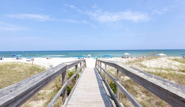 Ocean Views, Private Deck, Walk to Ocean & Pier!