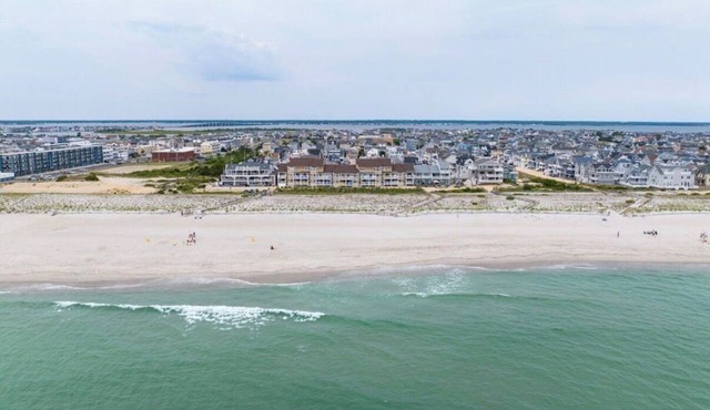 OCEANFRONT 2-bedroom Condo on Private Beach in Ortley