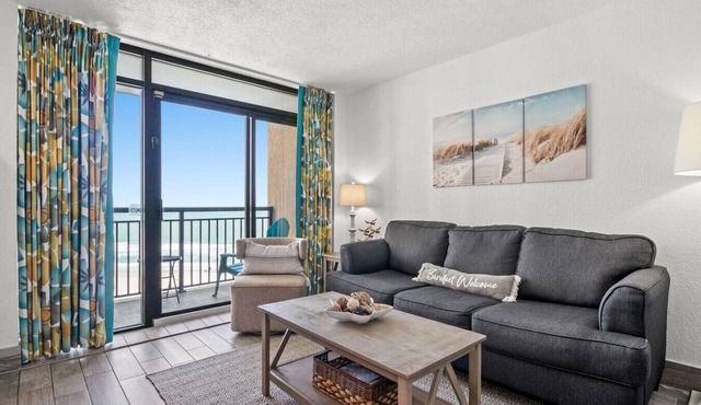 Oceanfront Condo with Access to Pools and Hot Tubs
