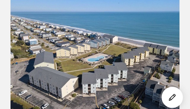 Oceanfront Condo w/Views, Pool + Parking