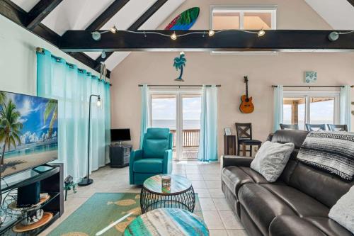 Oceanfront Large Deck Seating & Gas Grill