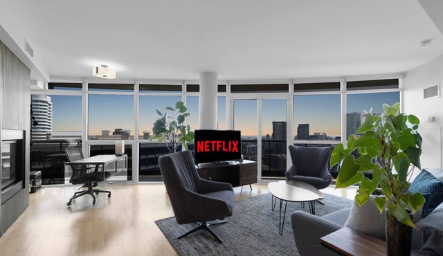 Panoramic CN Tower View - Amazing 3BR - Free Parking