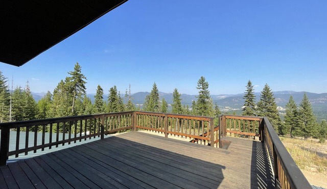 Panoramic Mountain View Loft