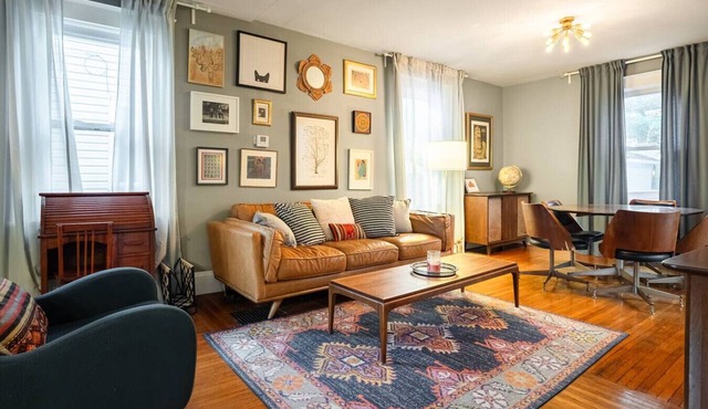 Peaceful, Elegant Midcentury Retreat, Close to All