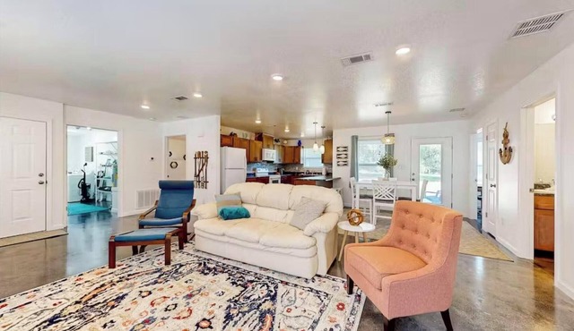 Pensacola Coastal Retreat Near UWF Family-friendly, Pensacola Coastal Retreat near UWF Family-friend