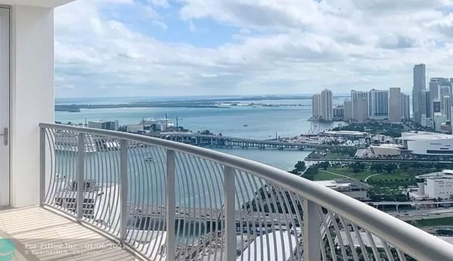 Penthouse 2Bd/2Ba Bay/Parking/MilView/Balcony