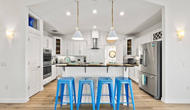 Perfect Beach House 2min Walk With Heated Pool and Hot Tub 4 bed 3 Bath With Pet Friendly