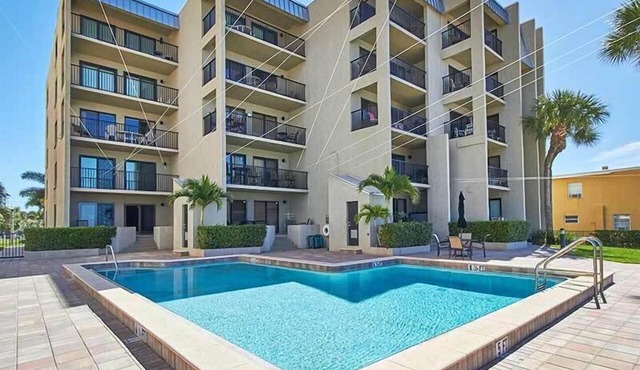 Perfect Location with Million Dollar Gulf Front Sunsets & Great restaurants~ Sleeps 6 TS502