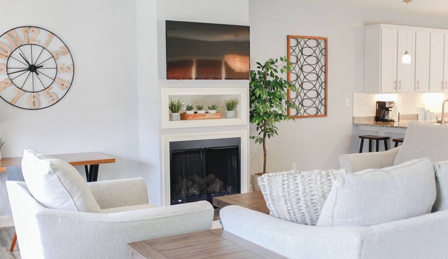 Pet -Friendly 4 BR Home - Near Beach Sleeps 8