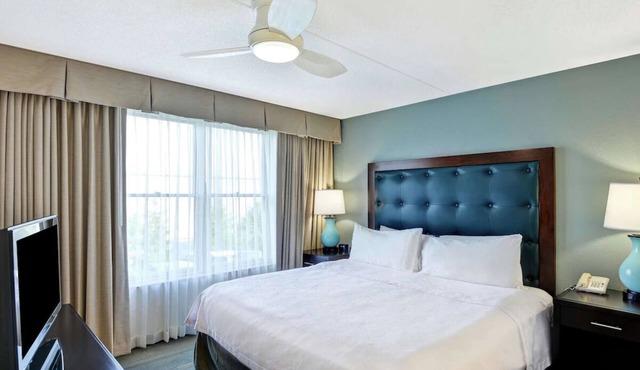 Pet-Friendly Accommodation | Free Parking & Breakfast | 0.8 Mi from Fayette Mall