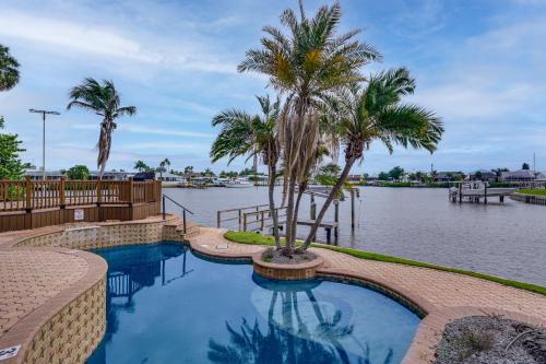 Pet Friendly! Canal-Front Apollo Beach Gem w/Pool
