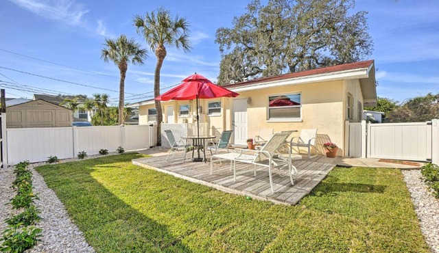 Pet-Friendly Dunedin Townhome w/Private Yard