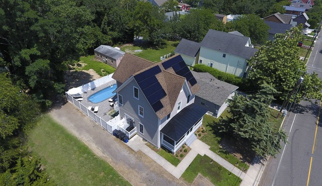 Pet Friendly with a pool! n
