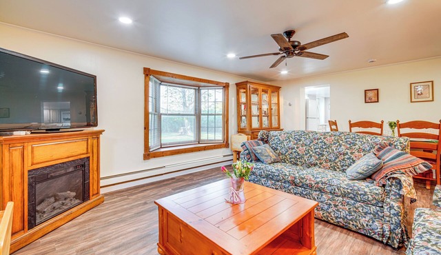 Pet-Friendly Little Egg Harbor Home w/Fenced Yard