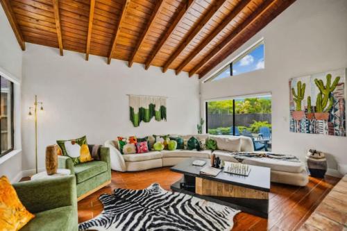 Pool - BBQ - Fire pit - Pool Table - TV room