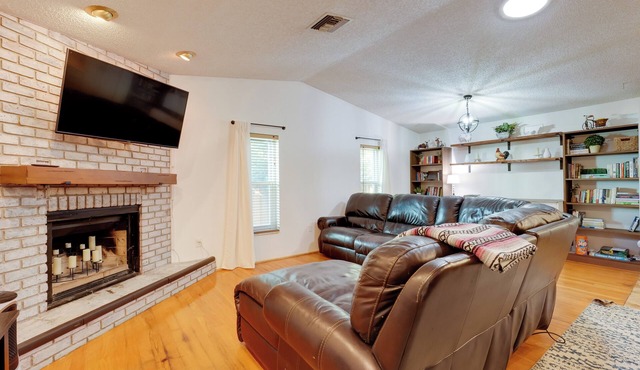 Pool & Patio Access: Breezy Getaway in Palm Harbor