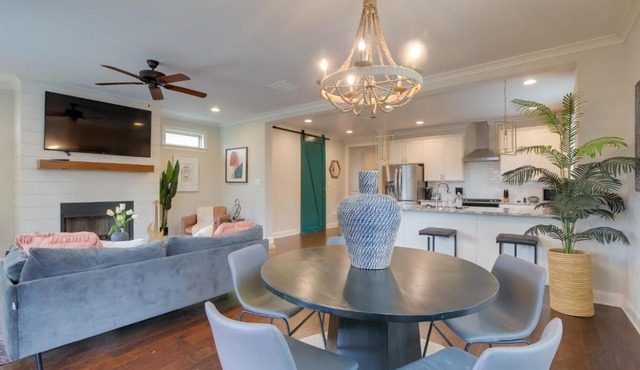 Pool Table! Walkable Stay in Midtown MEM