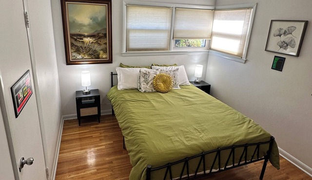 Private 3BR Main Floor Suite by Airport, Border, St. Clair College | sleeps 5