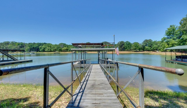 Private Dock & Game Room! Lake Hartwell Retreat