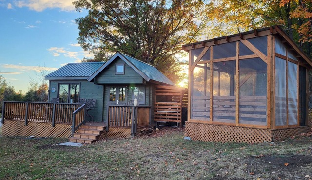 Private lakeview cabin w/gazebo, firepit, beach access, hiking trails, waterfall