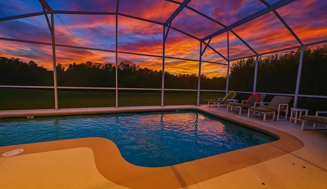 Private Pool: 4BR Near Disney & Games Room & Roku TV