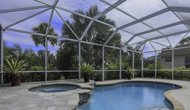 Private Pool and Spa. Golfing Cedar Shores