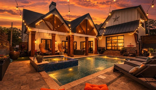 Private Pool, Car Included 5 Suites, 6 bedrooms 25 mins from ATL