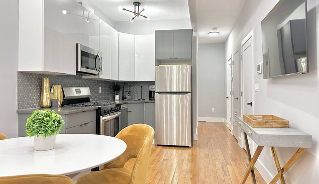 Private Spacious 4beds/WD Townhouse mins to NYC Center w/Wifi and Central AC